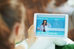 Patient booking dental appointment online while reading clinic reviews